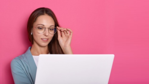 ¿Deberías hacerte el examen de la vista de forma remota?