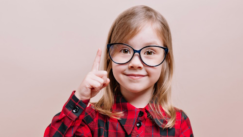 Niños con gafas adecuadas